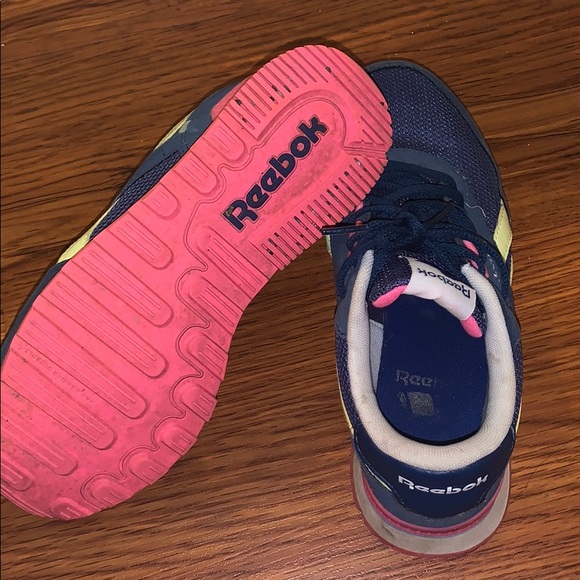 Reebok shoes - Picture 2 of 3
